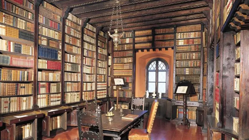 La biblioteca della Casa del Podestà a Lonato - © www.giornaledibrescia.it