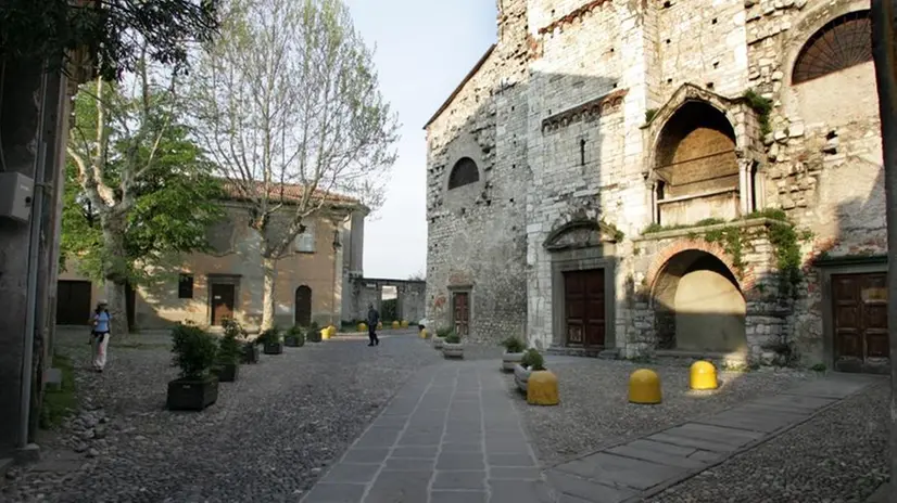 La facciata della Pieve di Sant'Andrea a Iseo - New Eden Group © www.giornaledibrescia.it