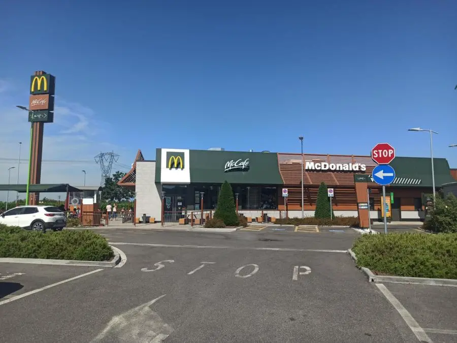 Il McDonald's al Base Retail Park di Ghedi