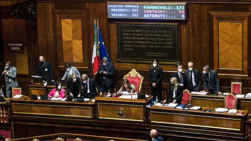 Il tabellone del voto nell'aula del Senato - Foto Ansa © www.giornaledibrescia.it