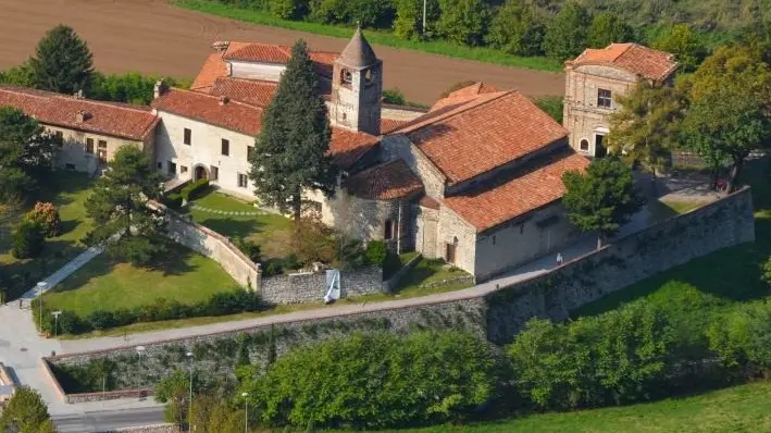 Una veduta del complesso del monastero di San Pietro in Lamosa - © www.giornaledibrescia.it