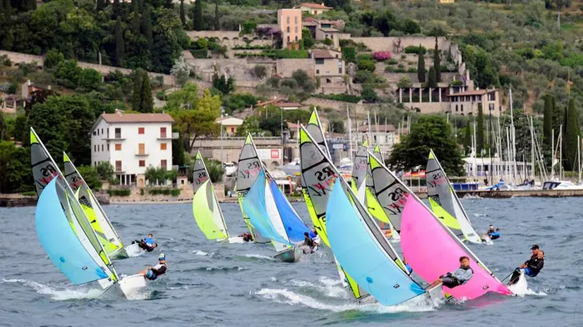 Una classe di scuola vela - © www.giornaledibrescia.it