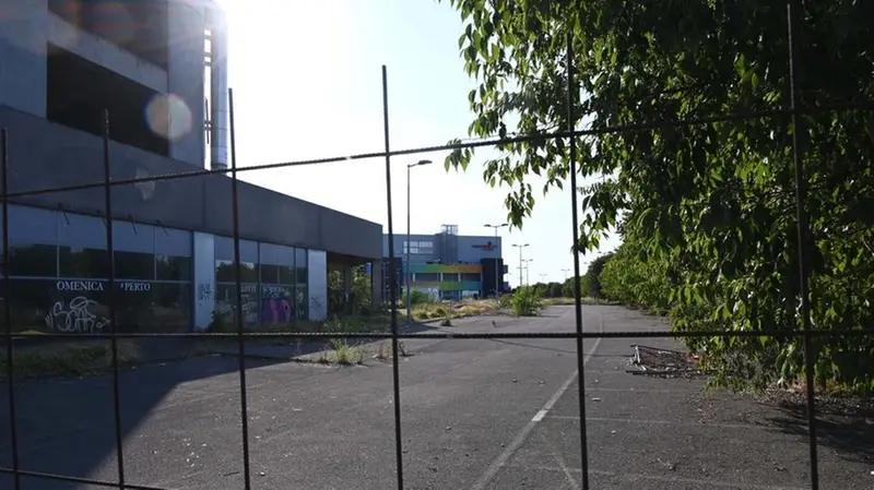 Gli «ecomostri» del Bresciano caratterizzando diverse aree della provincia - Foto Gabriele Strada/ Neg © www.giornaledibrescia.it