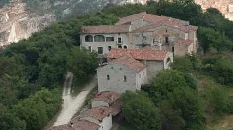 La Scuola sorge sul colle della Trinità a San Gallo di Botticino - © www.giornaledibrescia.it