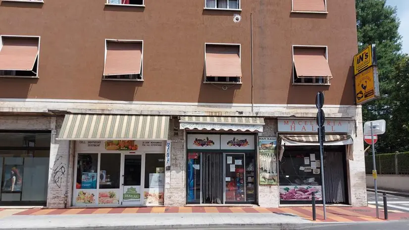 Supermercati etnici in via Milano - Foto © www.giornaledibrescia.it