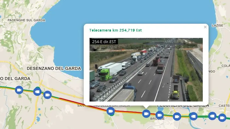 Code a causa dell'incidente in A4 - Immagine di una delle webcam della rete autostradale tratta da inviaggio.autobspd.it