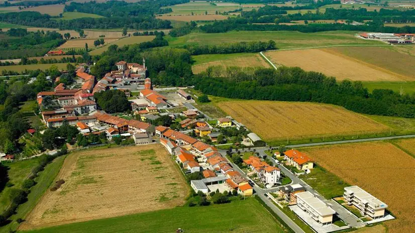 Una veduta di Acqualunga di Borgo San Giacomo, dove è stato allestito il campo base per le ricerche - Foto © www.giornaledibrescia.it