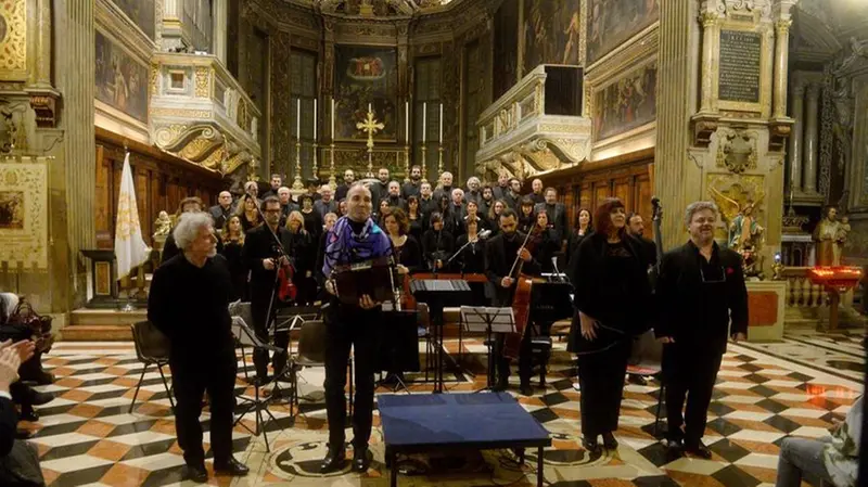 In prima fila a destra, il compositore Martin Palmeri - Foto New Reporter Favretto © www.giornaledibrescia.it