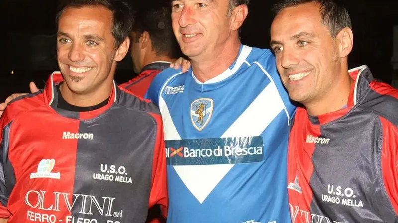 I gemelli Filippini in maglia Urago Mella all’addio al calcio - Foto © www.giornaledibrescia.it