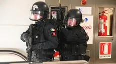 In una foto d'archivio, carabinieri antiterrorismo in addestramento