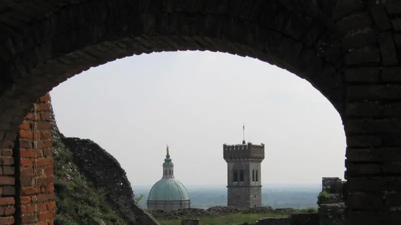 Vista dalla Rocca di Lonato - Foto di Giopal dal portale zoom © www.giornaledibrescia.it