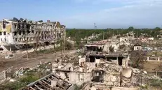 Edifici devastati dai bombardamenti nella regione di Luhansk - Foto della polizia ucraina