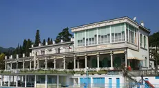 Lo storico palazzo che ospita il ristorante Casinò di Gardone Riviera - Foto © www.giornaledibrescia.it