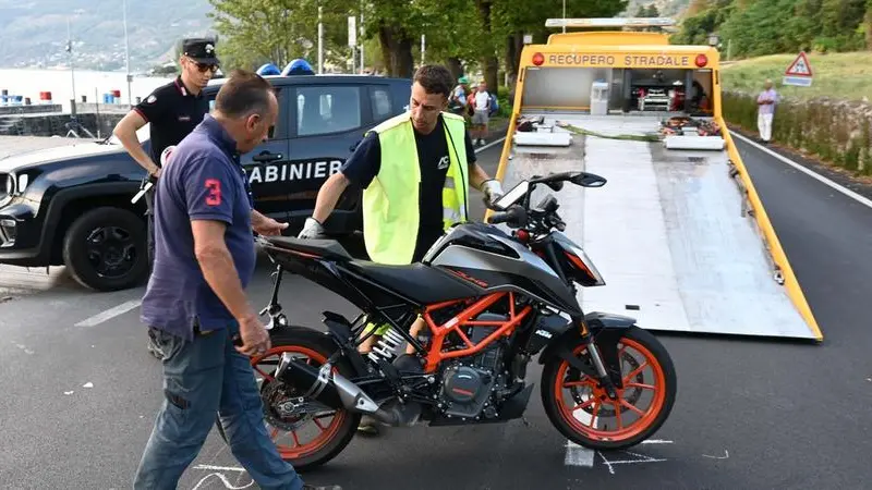 La moto del giovane, che viaggiava a velocità ridotta - © www.giornaledibrescia.it