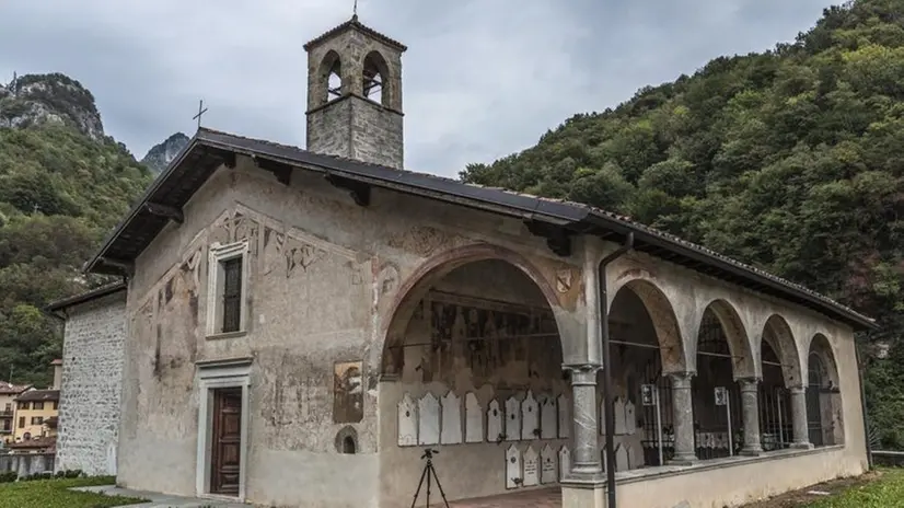 L'esterno della Chiesa di San Filastrio a Tavernole sul Mella - © www.giornaledibrescia.it