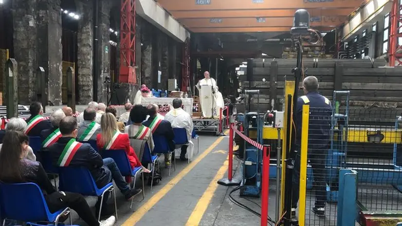 Primo Maggio: mons. Tremolada celebra la Messa alla Riva Acciaio di Malegno