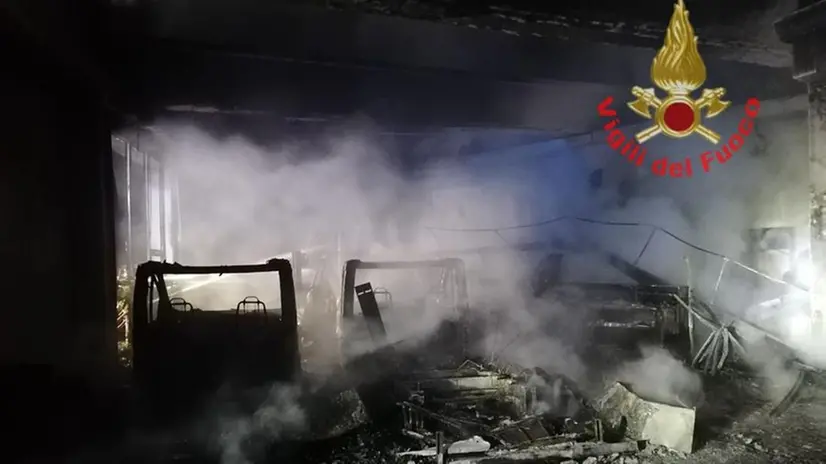 Alcune immagini dell'incendio di Calcinato