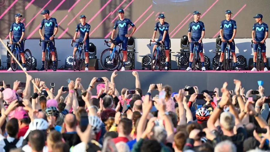 Giro d'Italia al via, la presentazione delle squadre a Budapest