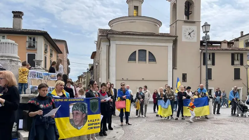 Ucraini in piazza contro la guerra