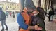 Il bacio tra i promessi sposi Andrea e Gloria - © www.giornaledibrescia.it