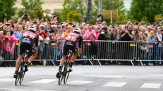 Giro d'Italia 2022, fuga da lontano alla prima tappa per Tagliani e Bais