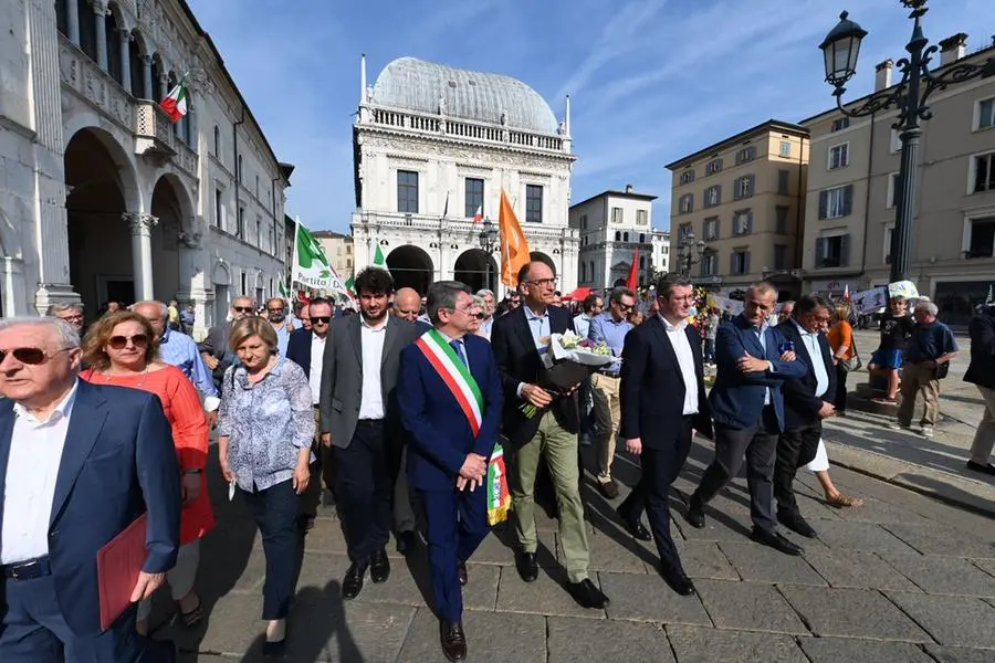 Anche Enrico Letta presente in piazza della Loggia per le celebrazioni