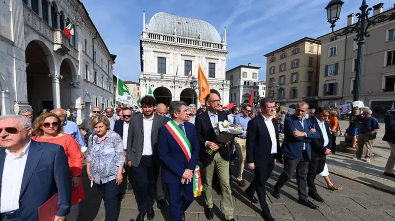 Anche Enrico Letta presente in piazza della Loggia per le celebrazioni