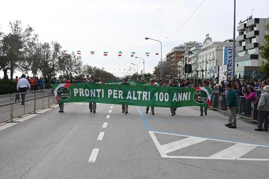 Adunata degli Alpini a Rimini, la grande sfilata