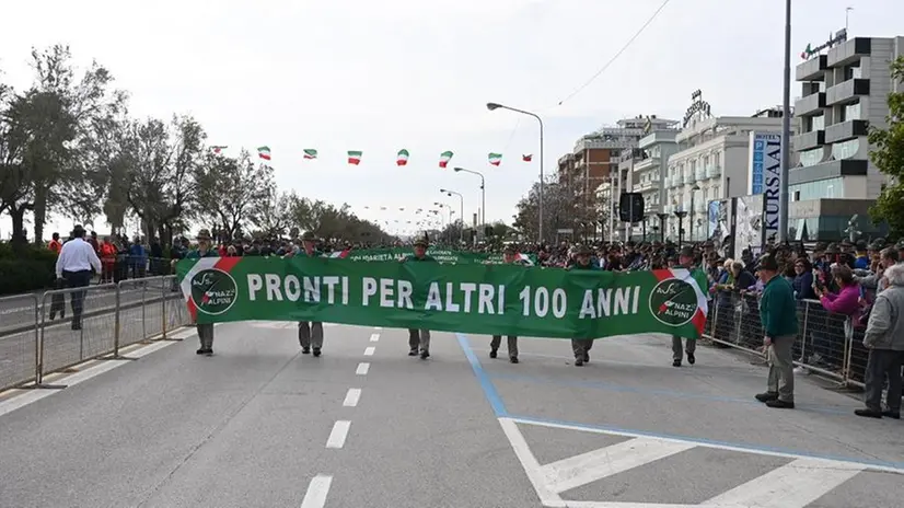 Adunata degli Alpini a Rimini, la grande sfilata