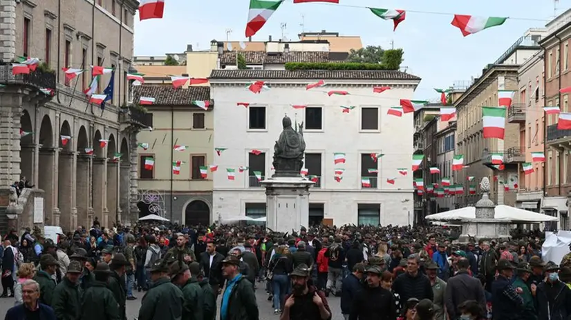 Rimini accoglie gli alpini