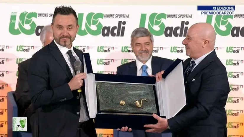 Roberto De Zerbi riceve il premio Bearzot