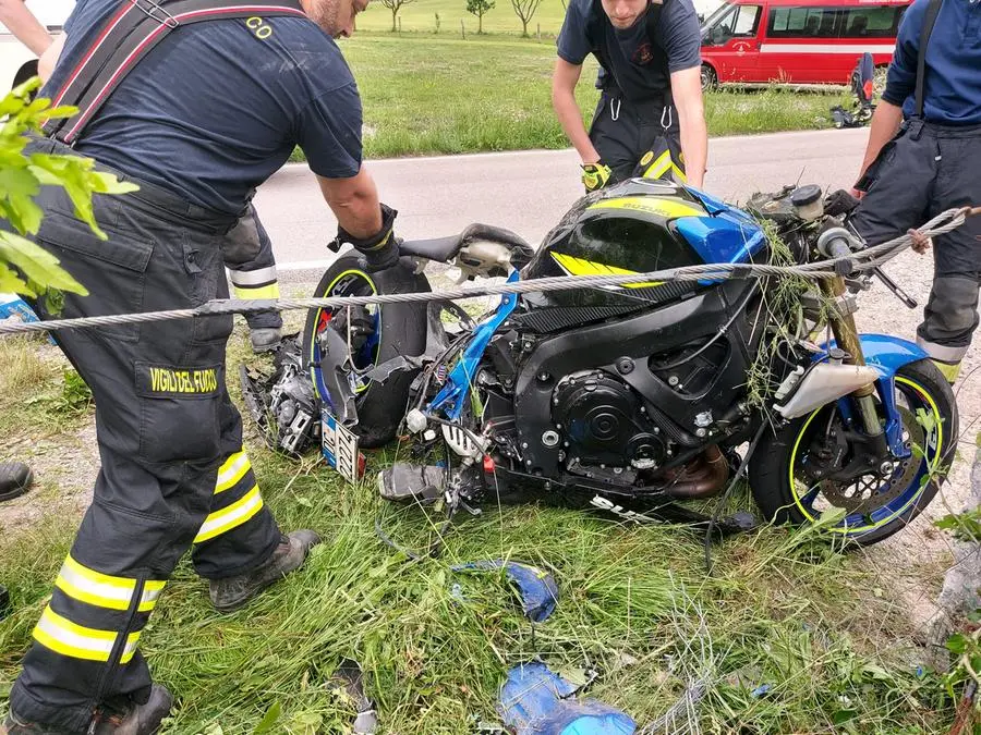 La moto del 31enne deceduto a Storo dopo lo schianto contro un muretto