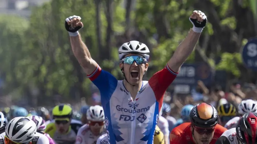 Giro d'Italia, Catania-Messina ad Arnaud Demare
