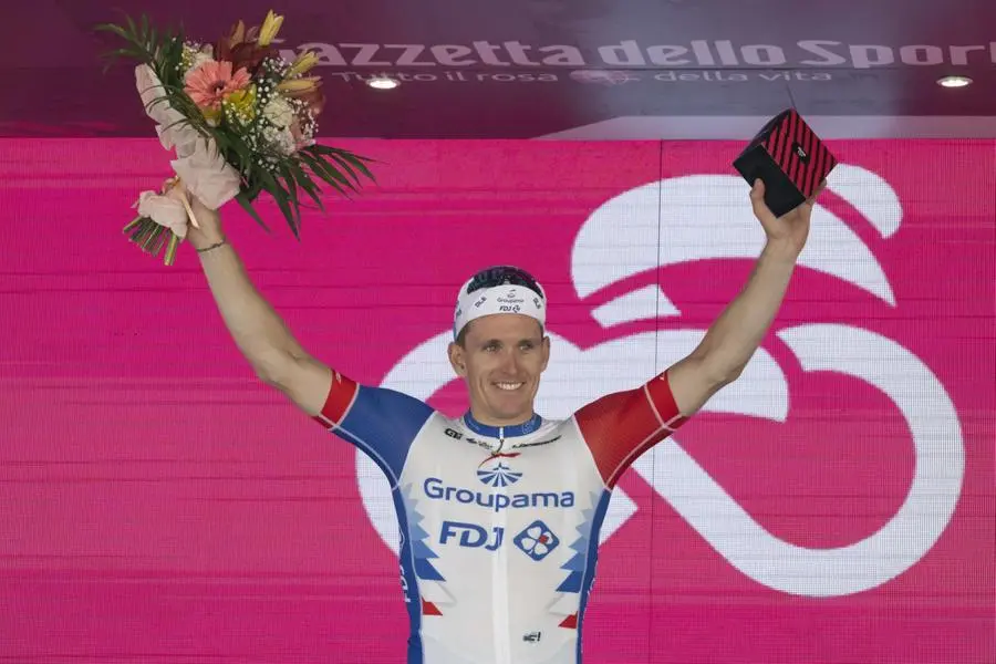 Giro d'Italia, Catania-Messina ad Arnaud Demare