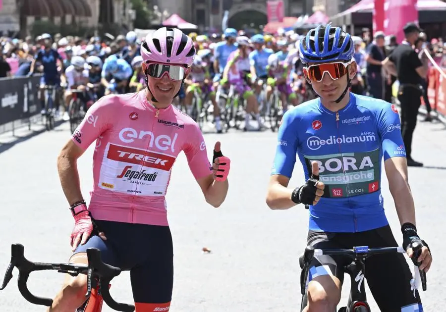 Giro d'Italia, Catania-Messina ad Arnaud Demare