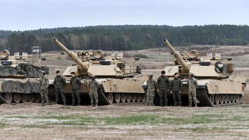I carri armati Abrams, forniti dagli Stati Uniti - Foto Ansa/Epa/Marcin Bielecki © www.giornaledibrescia.it