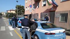 Gli agenti del Commissariato di Desenzano - Foto © www.giornaledibrescia.it