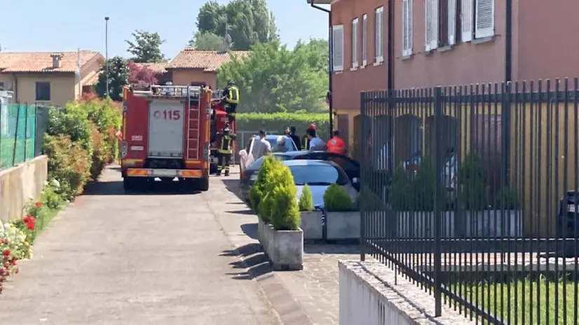 Manerbio, paura per un incendio nei garage