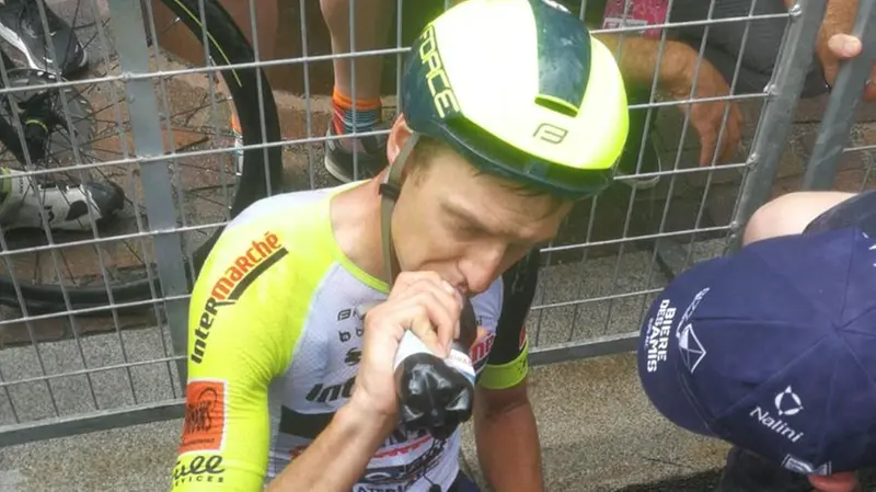 Jan Hirt, vincitore della 16esima tappa, subito dopo l'arrivo