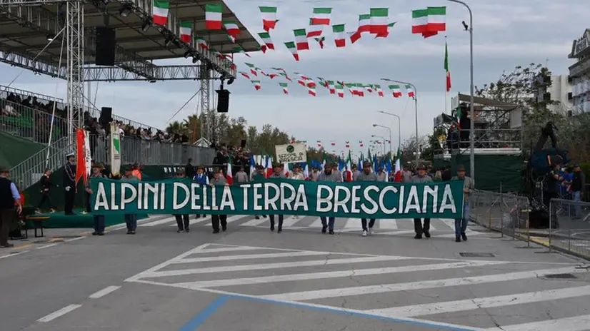 Alpini della terra bresciana in sfilata