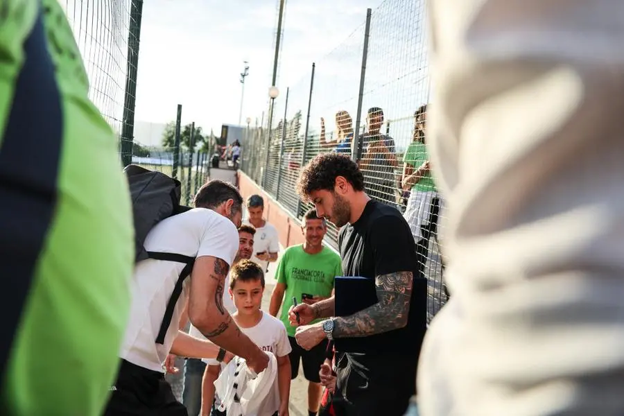 Da Adro al Milan e ritorno: Davide Calabria incontra i baby calciatori