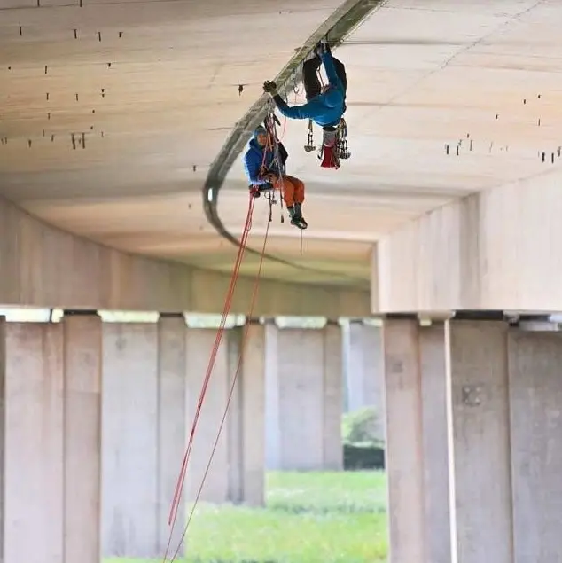 Britannici. I Bridge Boys, lungo gli 800 metri di un viadotto autostradale