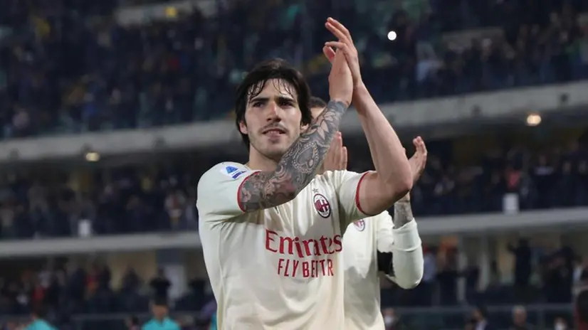 Sandro Tonali, da sempre tifoso rossonero, è leader del nuovo Milan