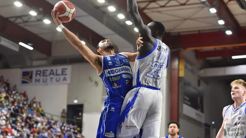 Basket, serie A: gara -4 quarti play off Dinamo Sassari-Germani 98-95