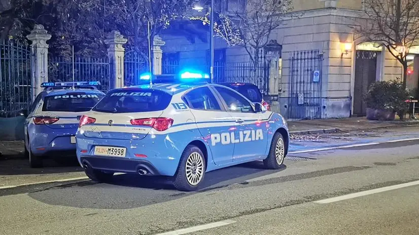 Volanti della Polizia in città (foto di repertorio) - © www.giornaledibrescia.it