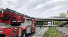 Controlli in tangenziale ovest sul ponte all'uscita di via Volturno