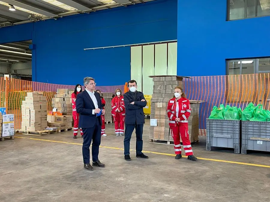 La Croce Rossa di Brescia con il sindaco Del Bono e l'assessore Fenaroli