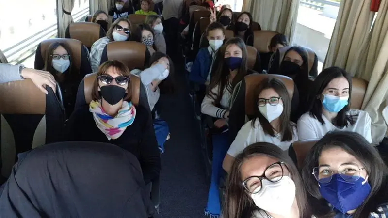 I ragazzi bresciani sugli autobus, in viaggio verso Roma