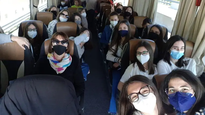 I ragazzi bresciani sugli autobus, in viaggio verso Roma