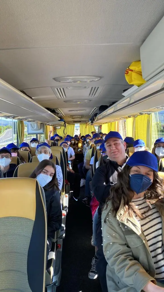 I ragazzi bresciani sugli autobus, in viaggio verso Roma